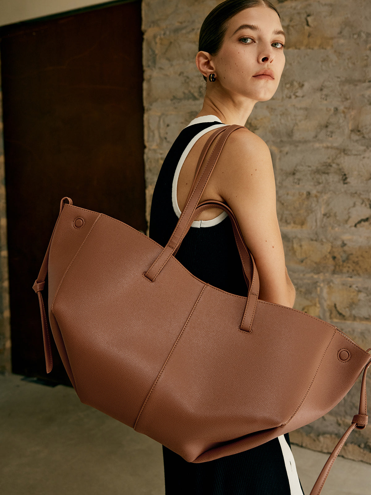 Urban Essence Tote Çanta